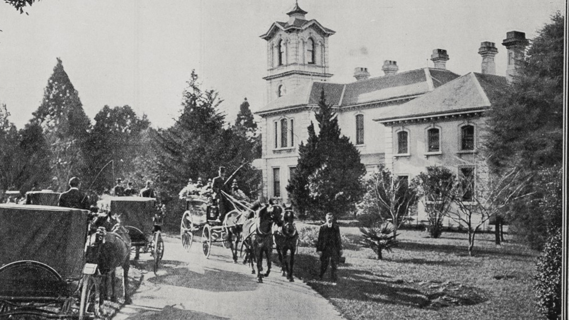 Sir John Logan Campbell's funeral cortage departing from Kilbryde-1912. Auckland Libraries Heritage Collections, AWNS-19120704-6-1